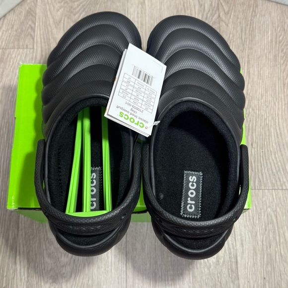 New Crocs Classic Lined Overpuff Clog Black M4/W6, M5/ W7, M6/W8 - Picture 7 of 10